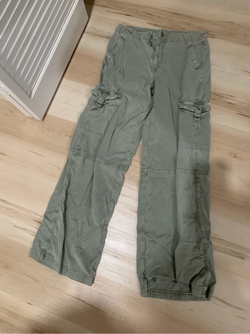 American Eagle Super High Rise Baggy Olive Green Baggy Wide Leg Cargo Pants 2R
